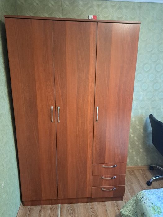 Продам шкаф коричневый
