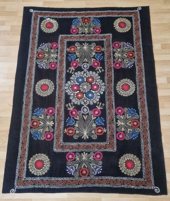 Антикварные винтажные сюзане вышивка национальные ткани