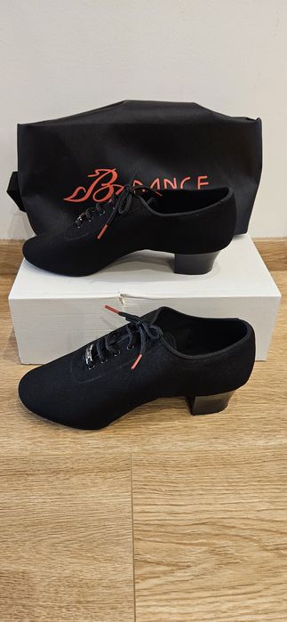 Обувки за латино танци