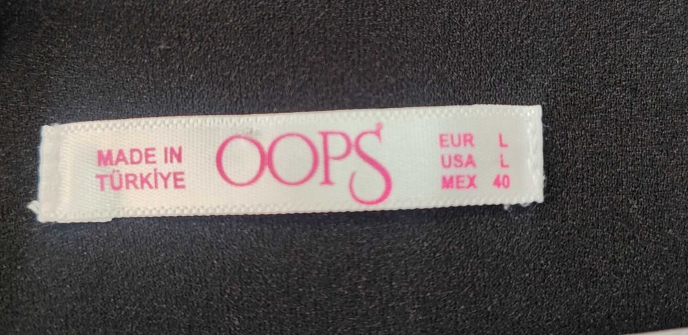 Черна официална рокля по тялото