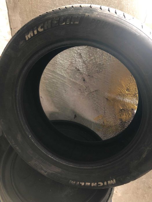 Vând 4 cauciucuri Michelin folosite doar un sezon . 205/55/16.