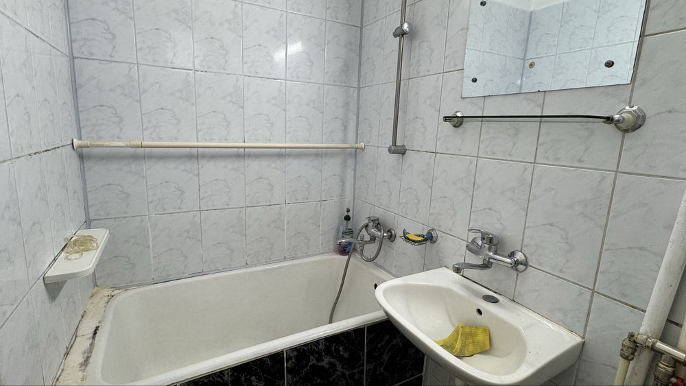 Vand apartament doua camere