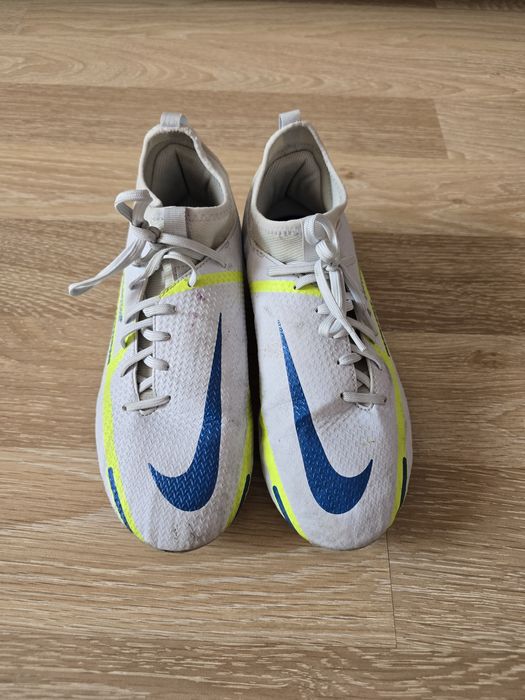 Ghete fotbal Nike Phantom 37.5