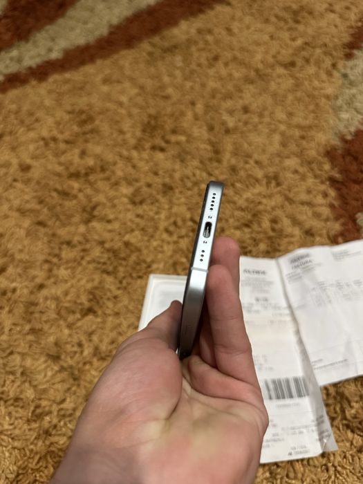 Vand iphone 15 simpul