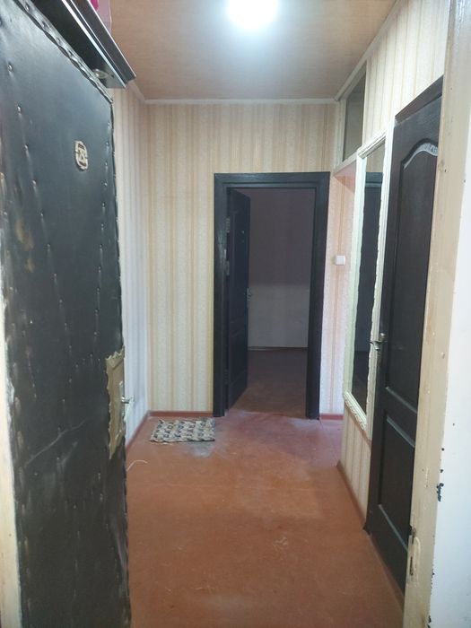 Толстой 12 3хонали 4 этаж урта падезд срочна  такалган нархи