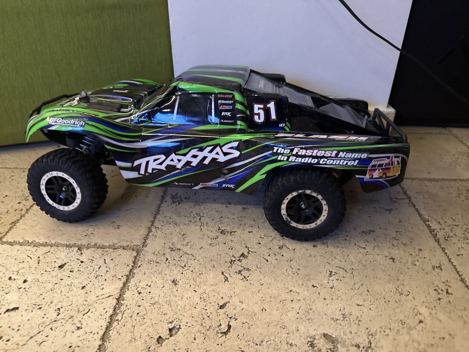 Traxxas slash cu motor brushless
