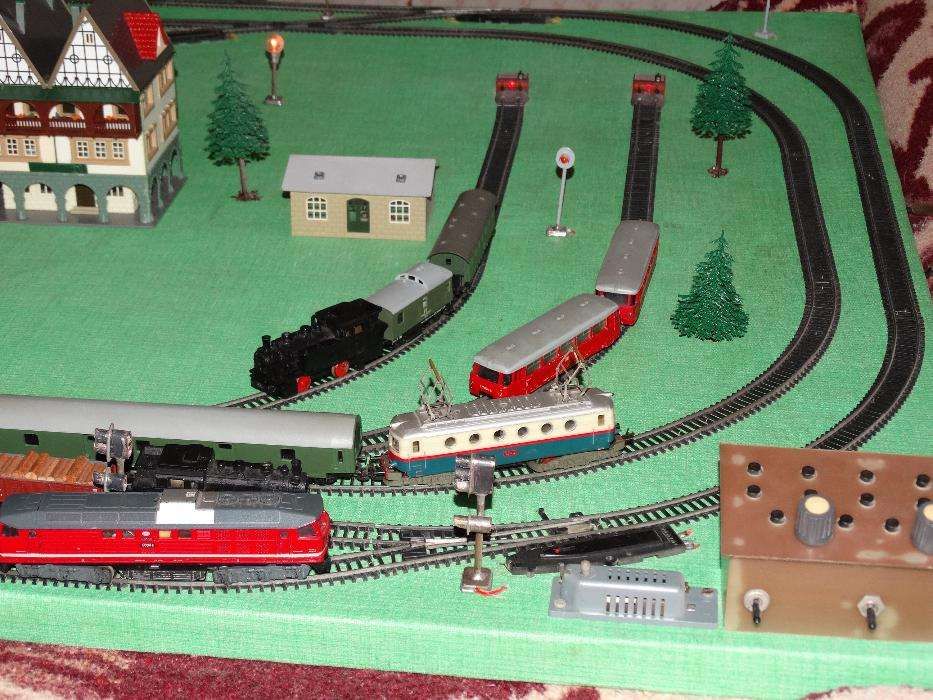 Diorama trenulet electric TT 12 mm, 1:120, locomotive, vagoane, macaze