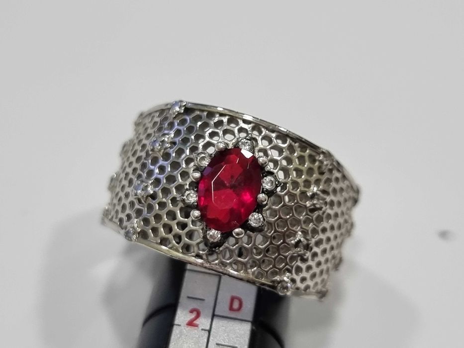 Сребърен пръстен с рубин
