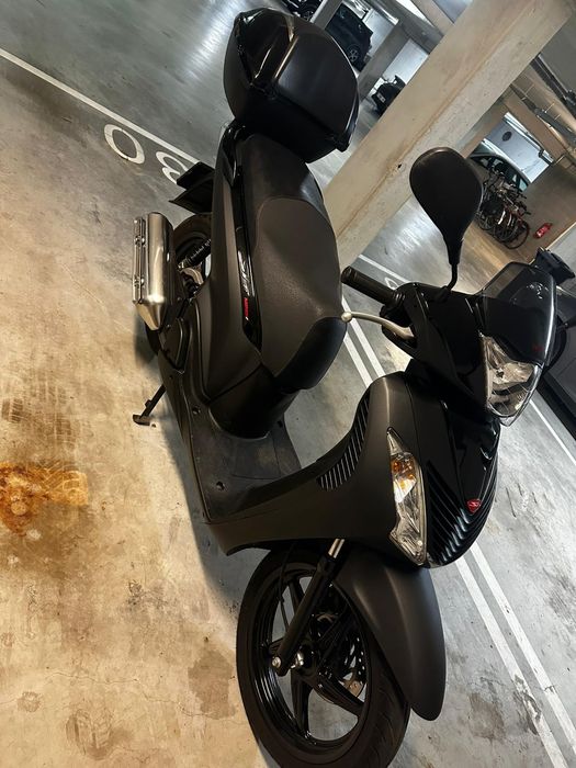 Vând Honda sh 125cc kilometri puțini aproape nou