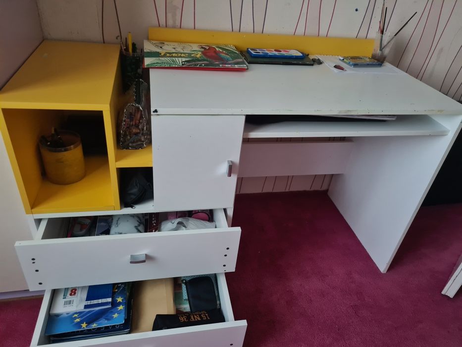 Детско бюро с два шкафа
