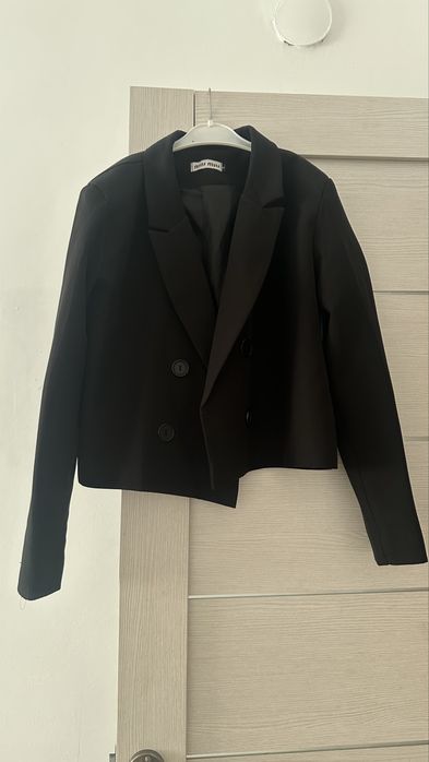 Стильный черный пиджак