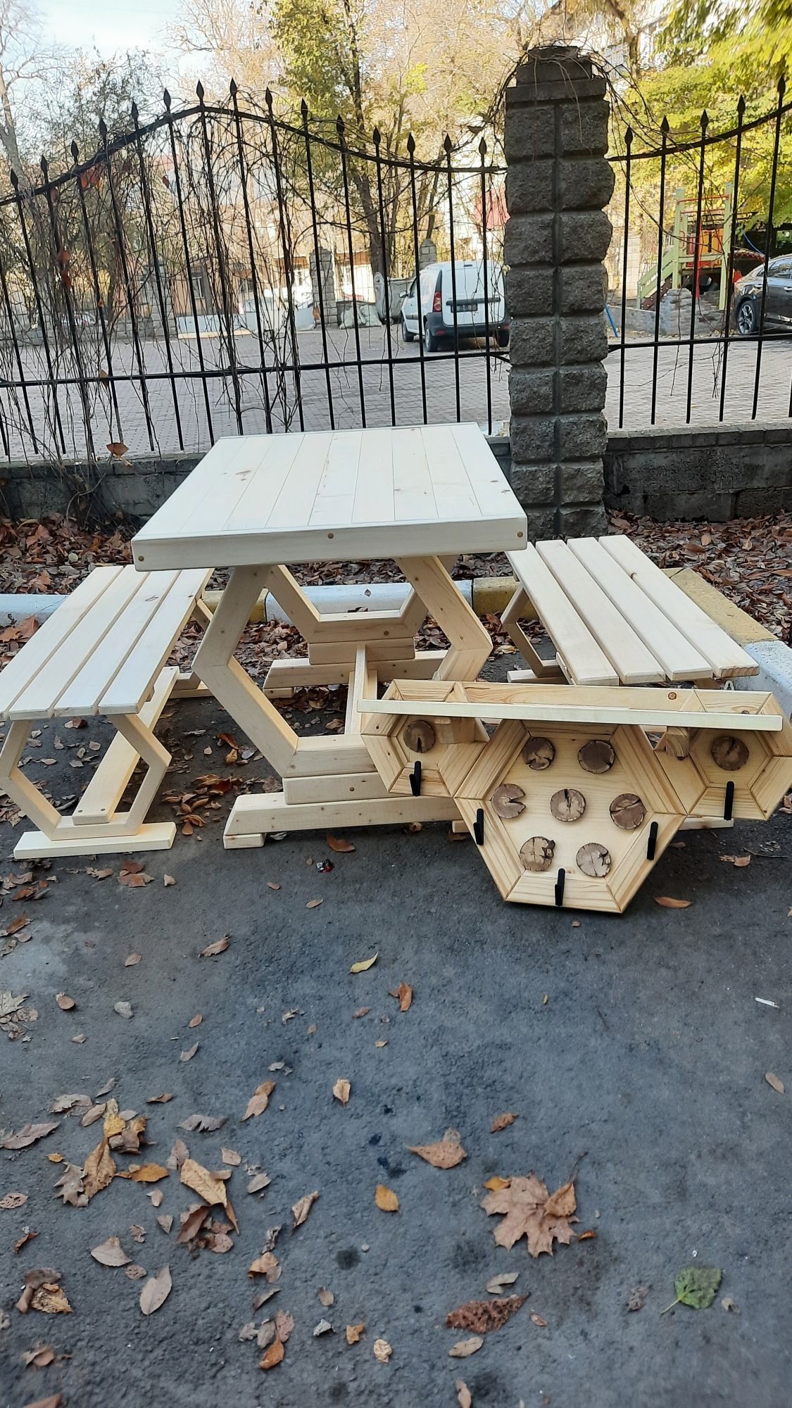 Комплекты столов со скамейками из дерева