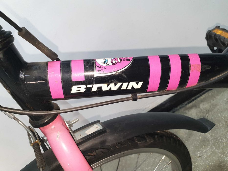 Bicicleta B'twin fete 5-9 ani (105 - 135 cm inaltime). Roti de 20''