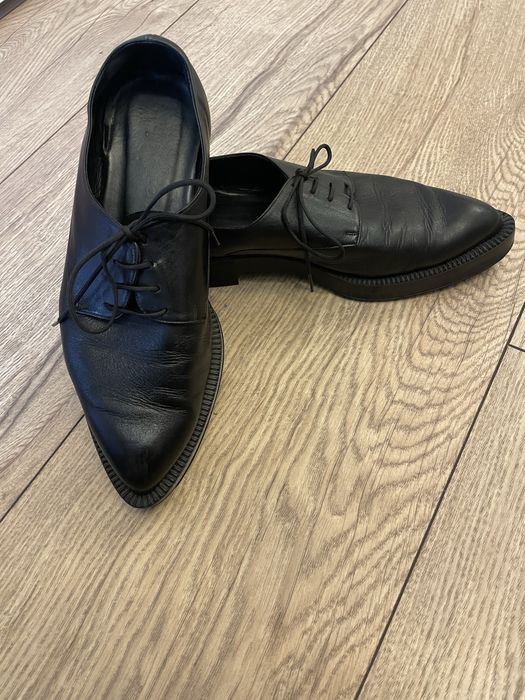 Черни обувки с остър връх от естествена кожа