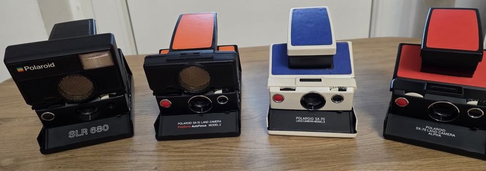 Camere pliabile polaroid SLR680 și SX-70