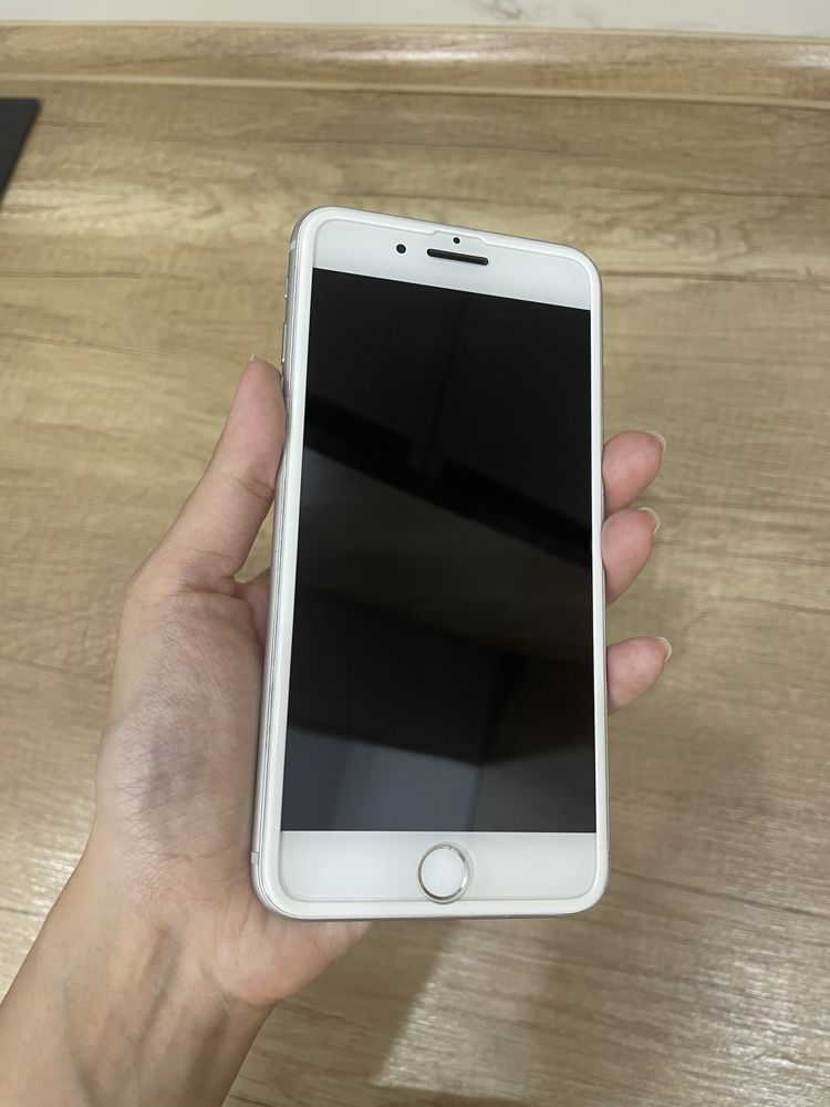 Продам IPhone 7 Plus, в идеальном состоянии