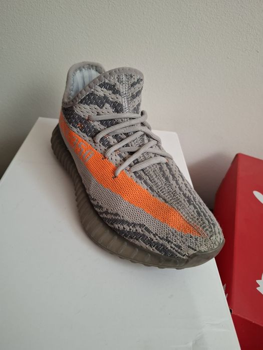 Vând adidași yeezy 350