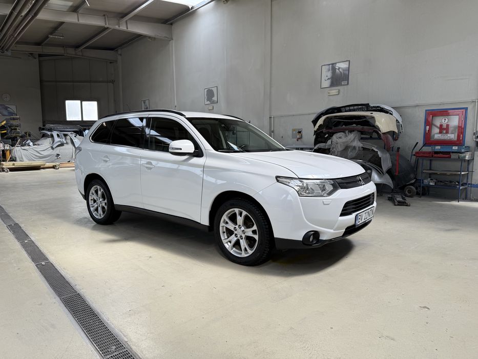 Mitsubishi Outlander 3