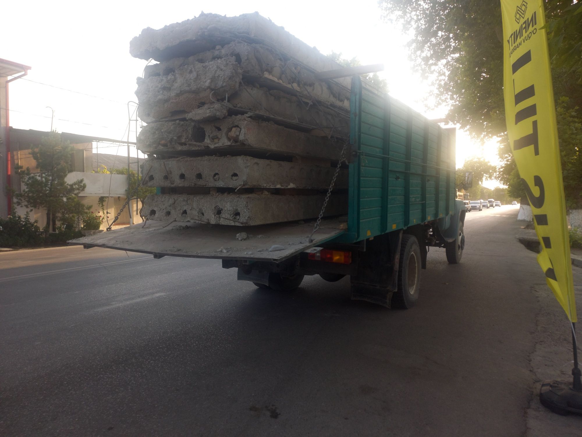 Yuk tashish xizmati samasval va bortli (plashatka)