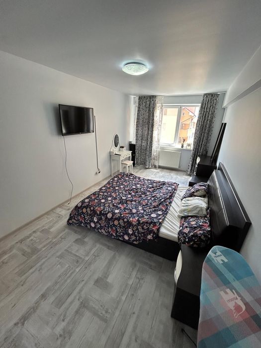 Închiriez apartament 3 camere  nou  cu lift