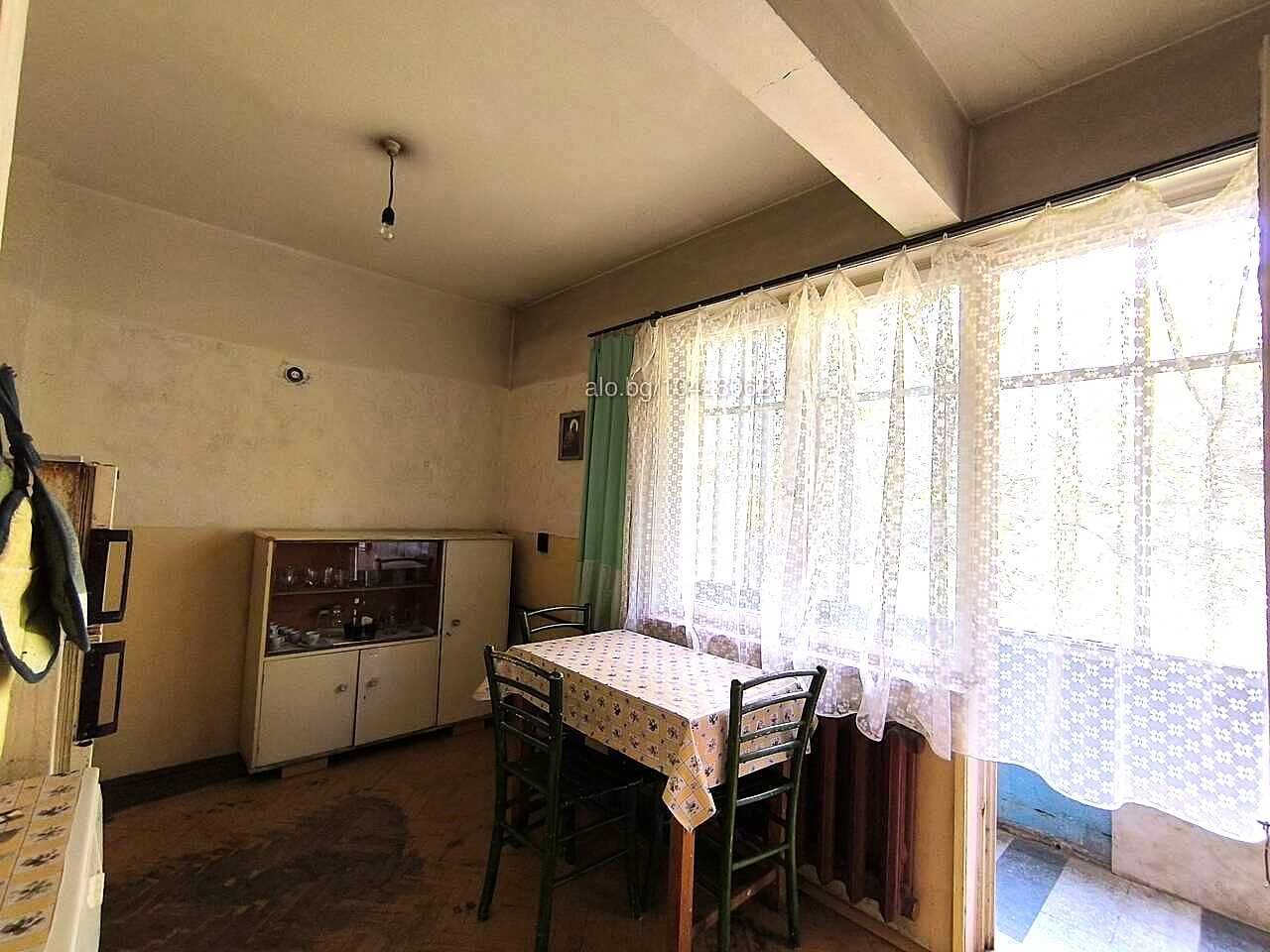 Тристаен тухлен апартамент, кв. Лозенец, гр. София