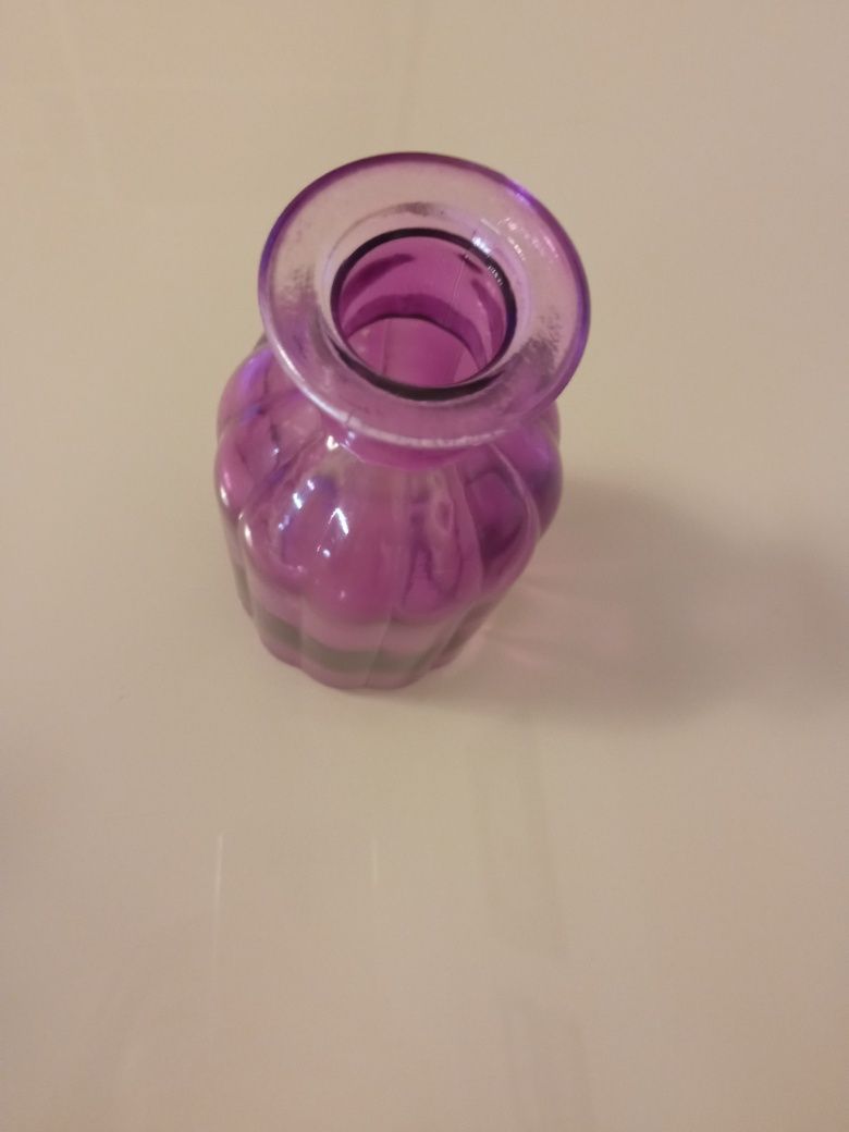 Стъклени вази - 2 бр. + свещ