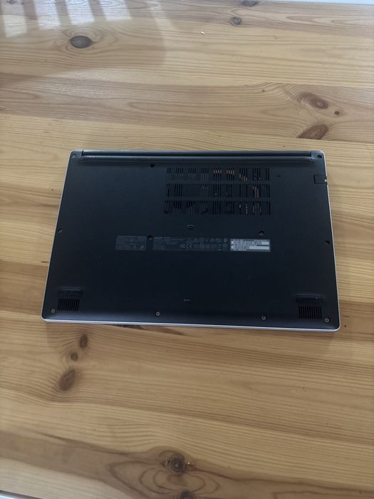 Acer Aspire 3• Procesor ryzen 7• SSD 512gb• placa video 2gb