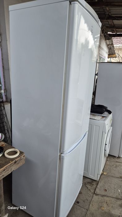 Холодильник Indesit