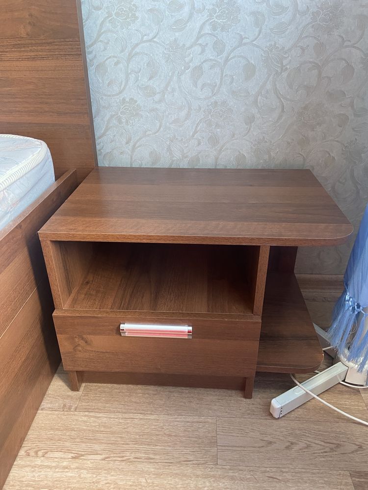 Продается кровать с матрасом.