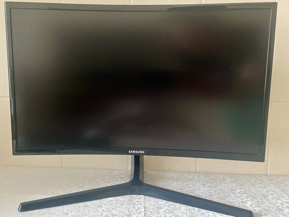 Монитор SAMSUNG LC24rg50 144гц изогнутый