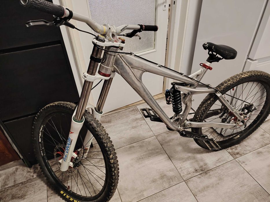 Bicicleta Downhill Ghost