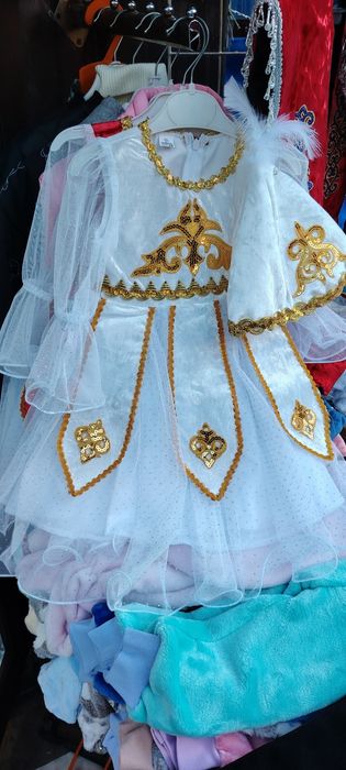 Платье национальное ооочень красивое на девочку 2-2.5 годика