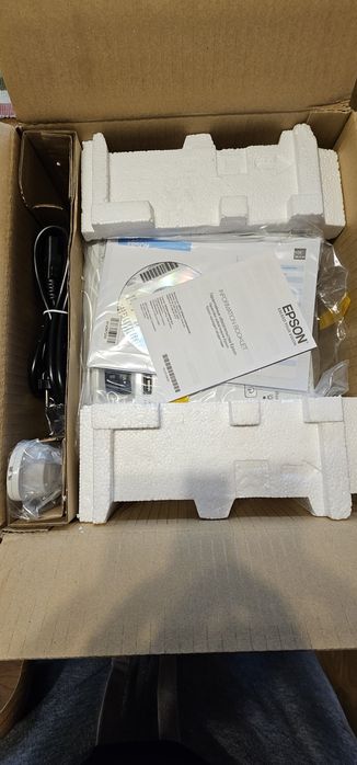 Videoproiector EPSON EB - W06 (nou)