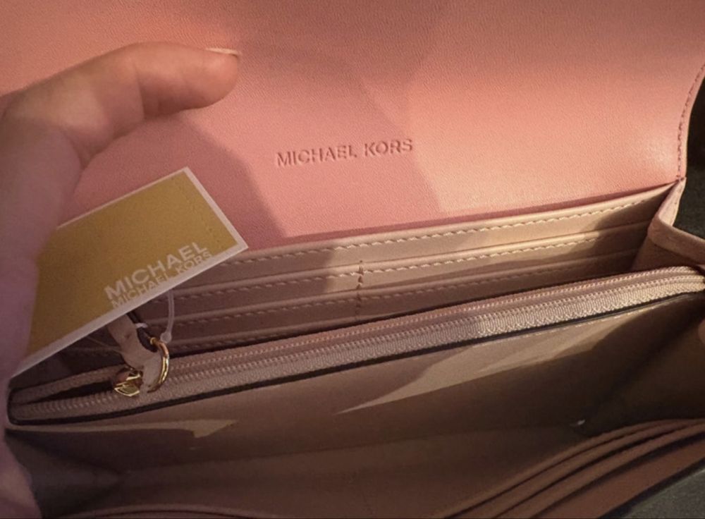 Portofel Michael Kors nou cu eticheta