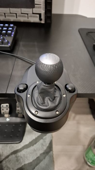 Vând Volan Logitech G923 Pc/ Xbox Series + Schimbător original 6+1