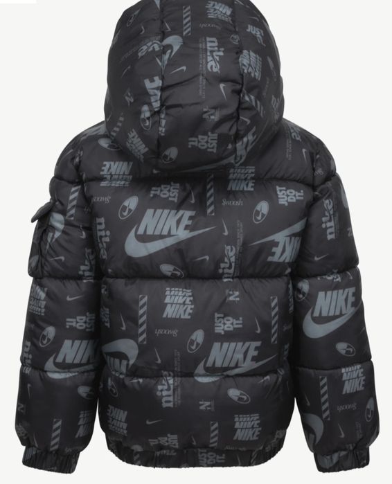 Geaca barbati nike,in stare perfecta