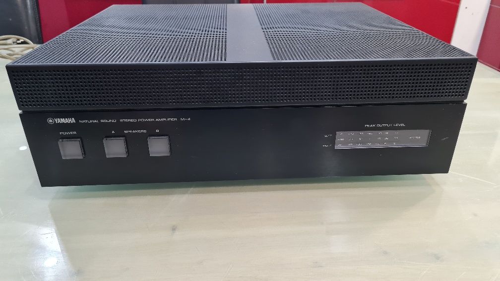 YAMAHA  M4 și C4 , amplificator și preamplificator