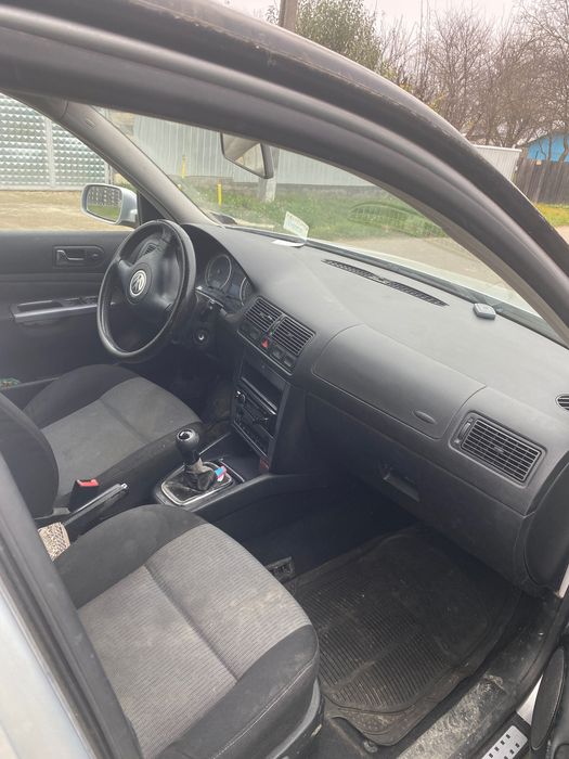 Vând Volkswagen golf