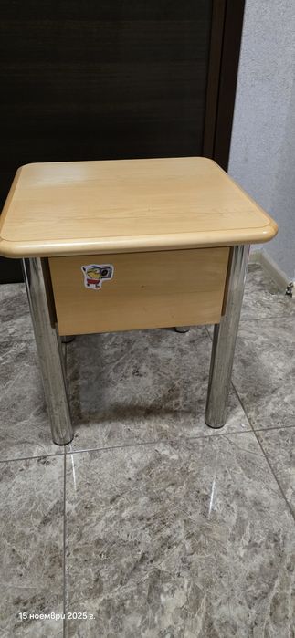 Нощни шкафчета 2бр.от масивно дърво.