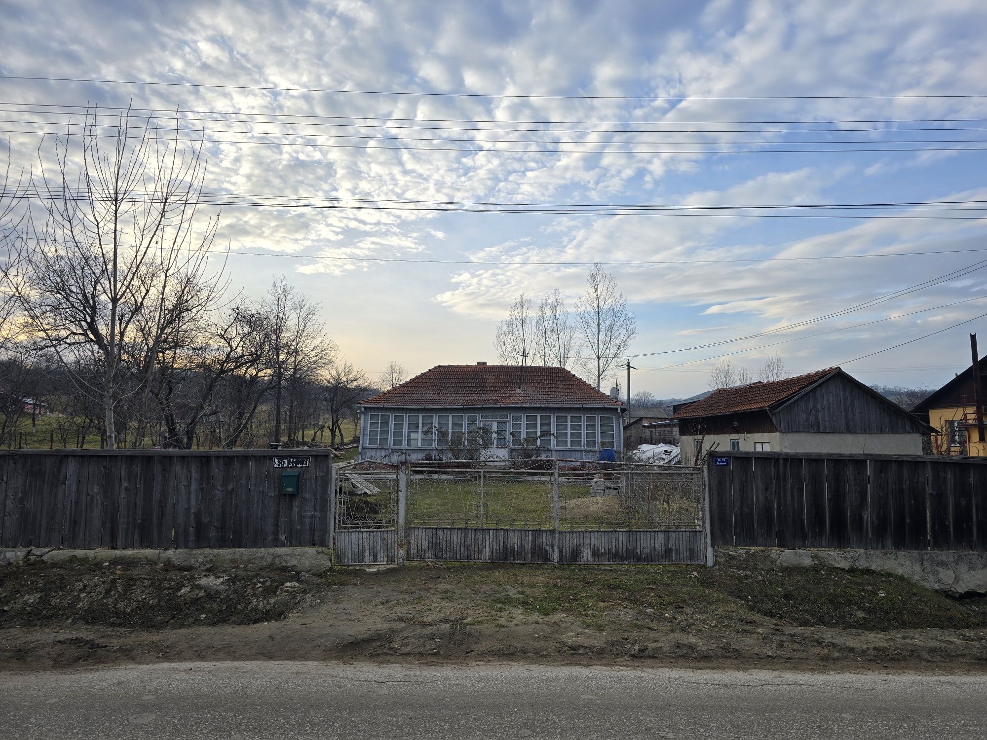 Teren cu casă batraneasca