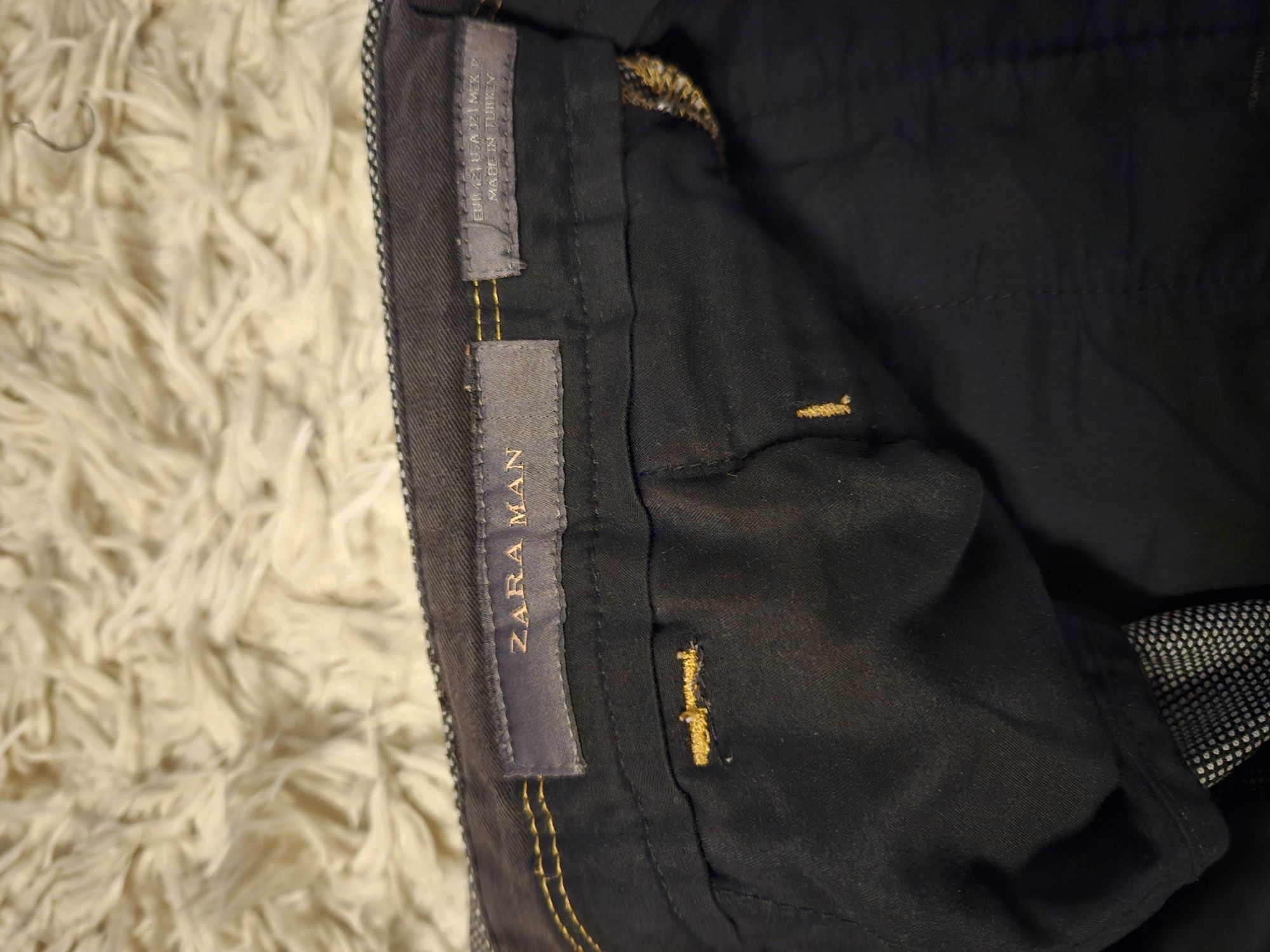 Pantaloni barbati Zara