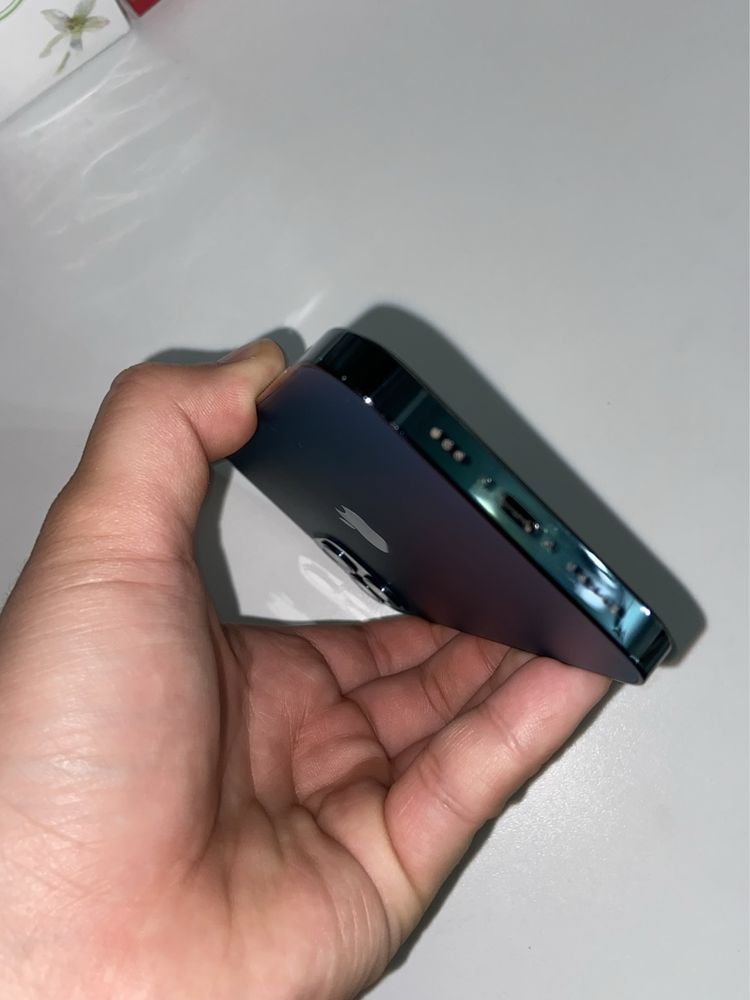 iPhone 12 Pro (Pacific Blue)