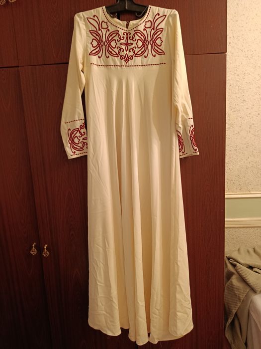 Продаю женские платья