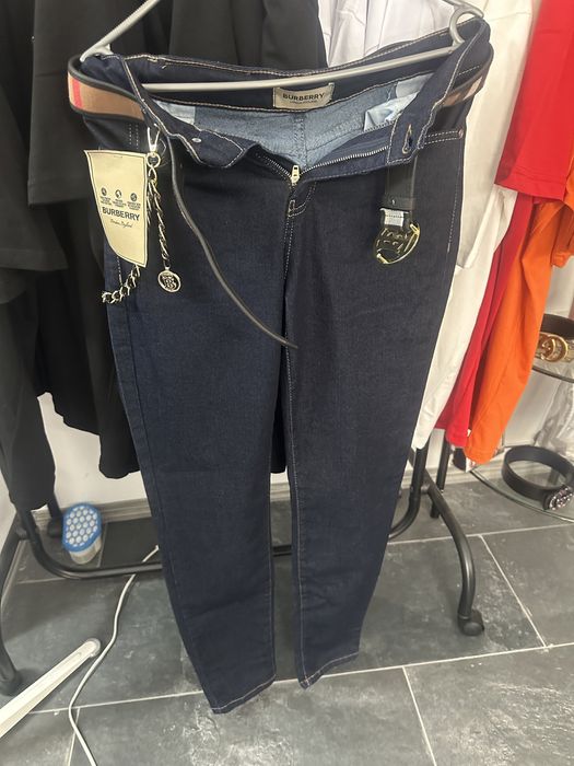 Blugi burberry marimea S de dama