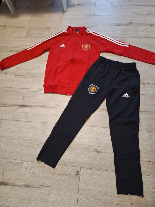 Футболен анцунг на Манчестър Юнайтед цял цип !