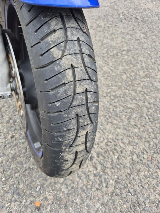 Hornet 900 – Naked clasic cu suflet sportiv și dotări touring
