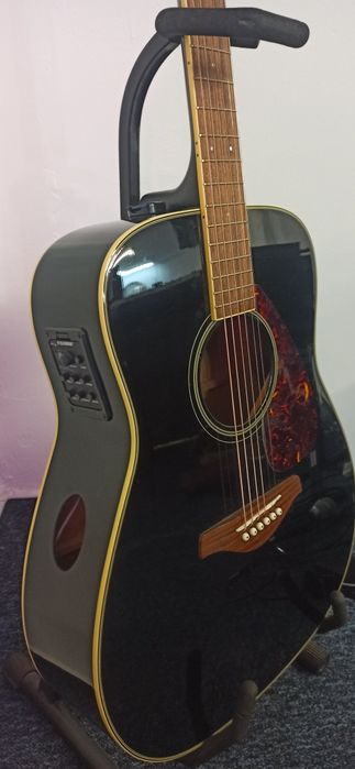 Chitara Yamaha Electro Acustica Solid wood Top  Fishman Blend Microfon