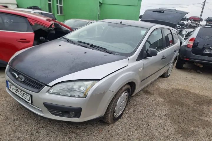 Dezmembrez  Ford Focus 2, an 2006, motor 1.6 benzina cod HWDA, cutie de viteze manuala 5+1 trepte cod 3m5r-7002-ne