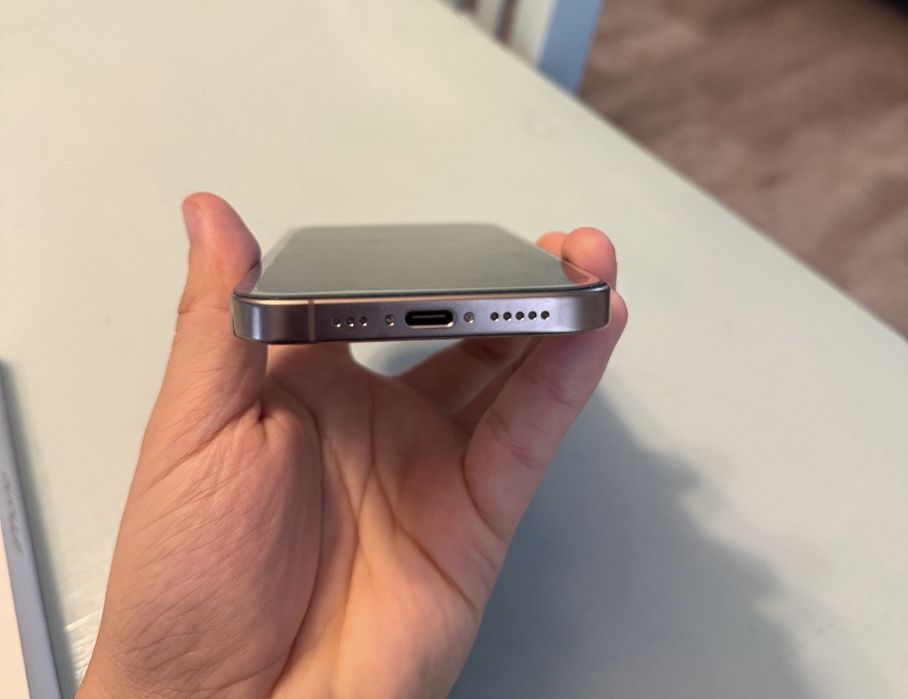 Iphone 16 pro desert titanium