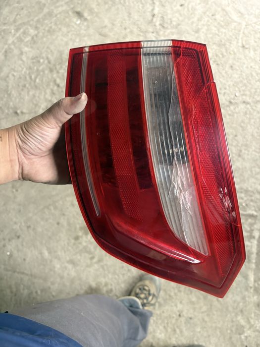 Продам заднюю фарау на весту. Есть трещина